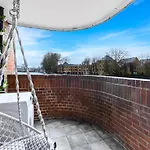 Charming River View 3 Bedroom Apartment In The Heart Of London