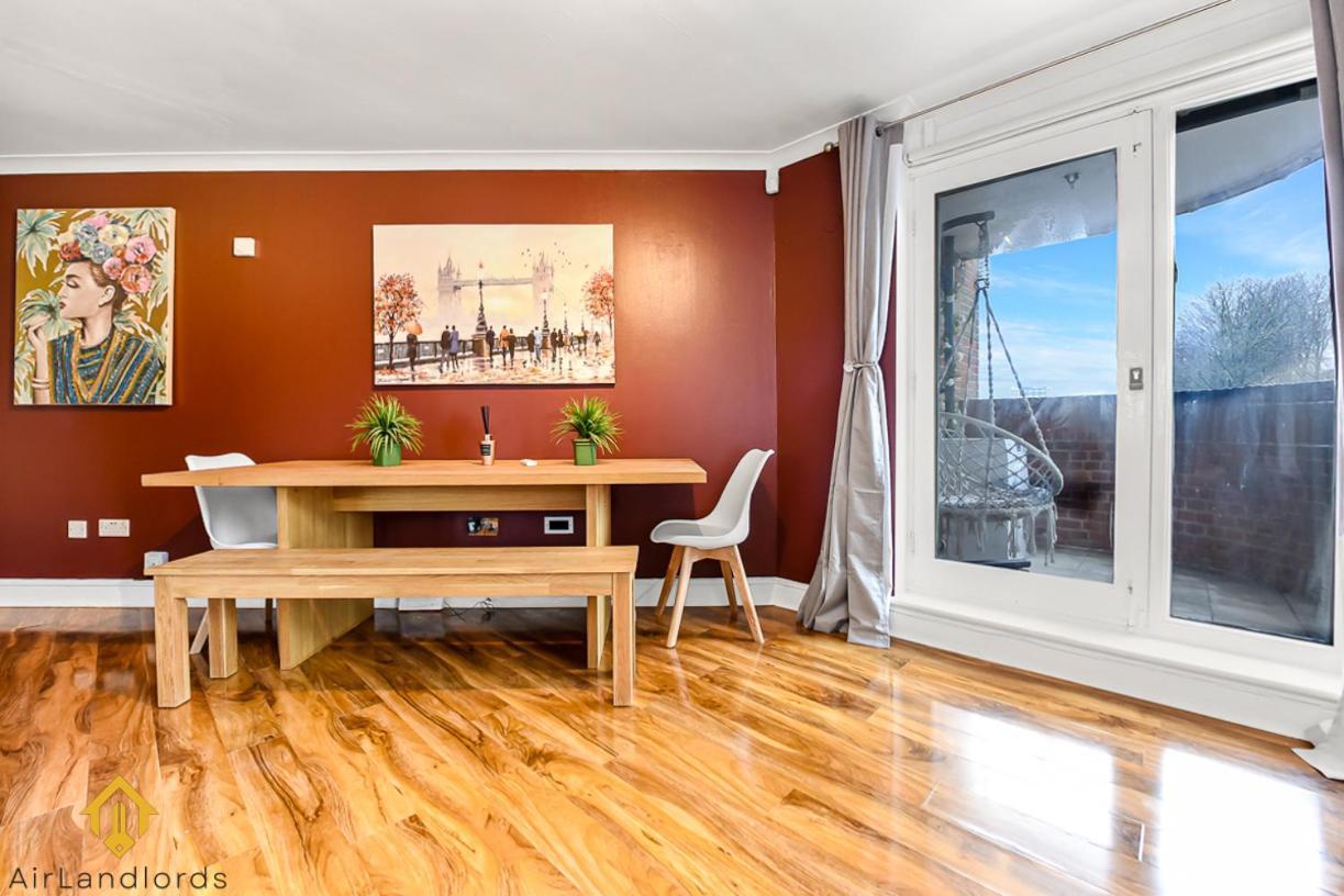 Appartamento Charming River View 3 Bedroom In The Heart Of Londra