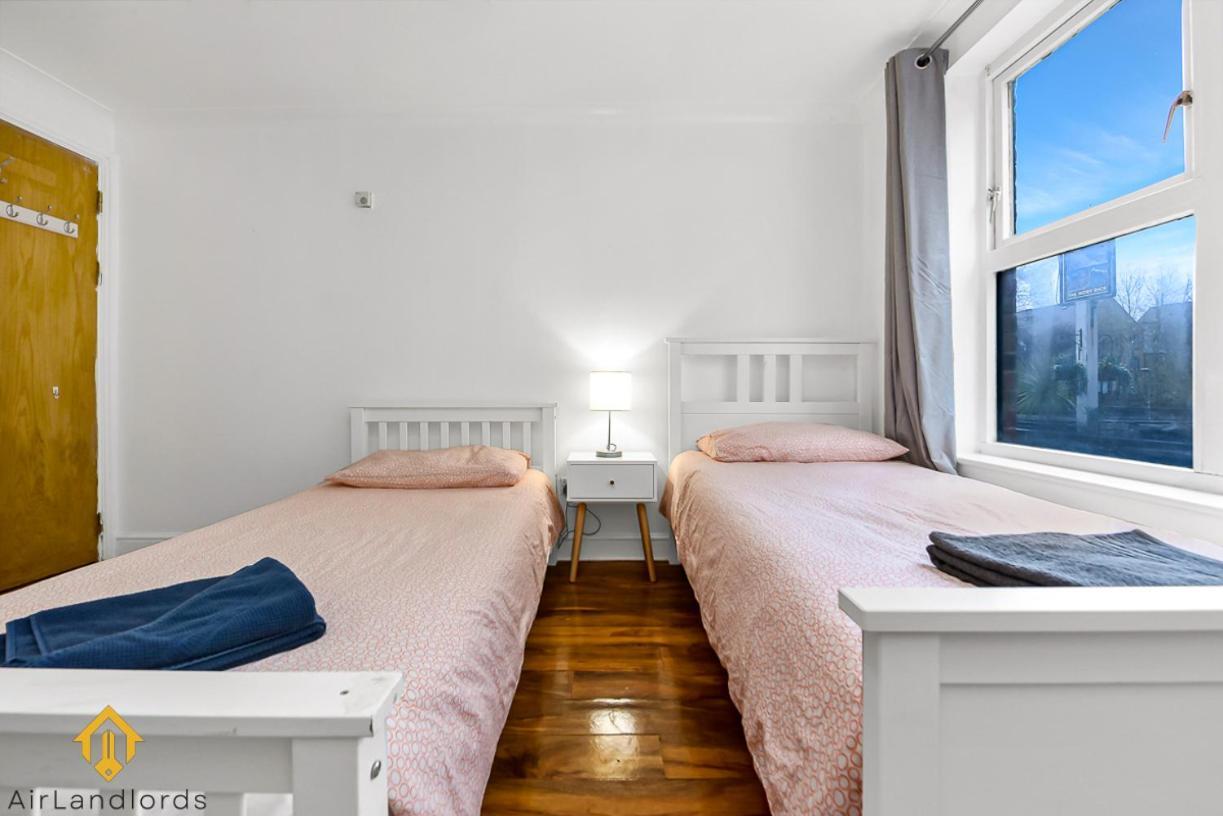 Appartamento Charming River View 3 Bedroom In The Heart Of Londra