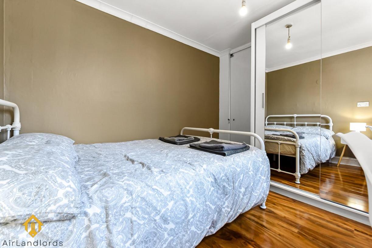 Charming River View 3 Bedroom In The Heart Of Appartamento Londra