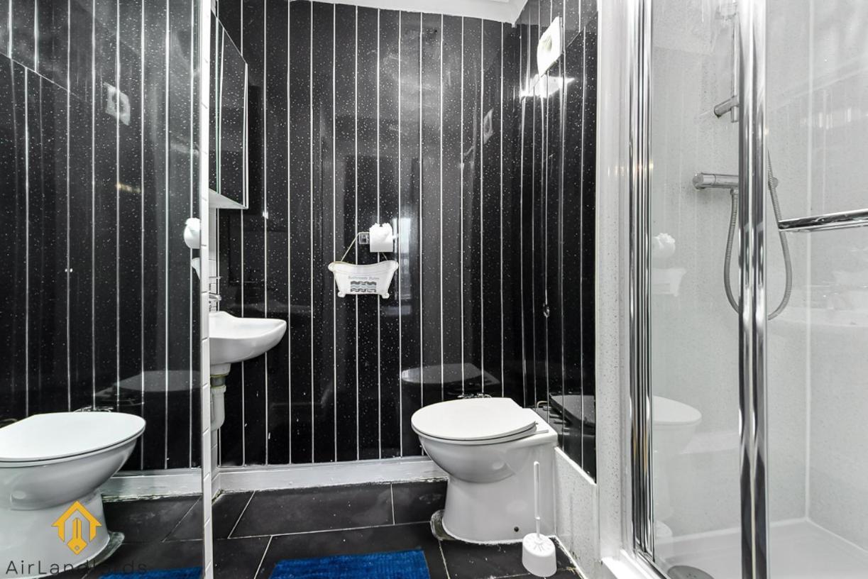 Charming River View 3 Bedroom In The Heart Of Londra
